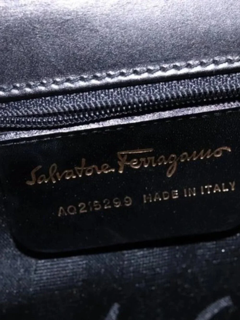 Salvatore Ferragamo Gancini Shoulder Bag Leather Black Gold Auth 106875